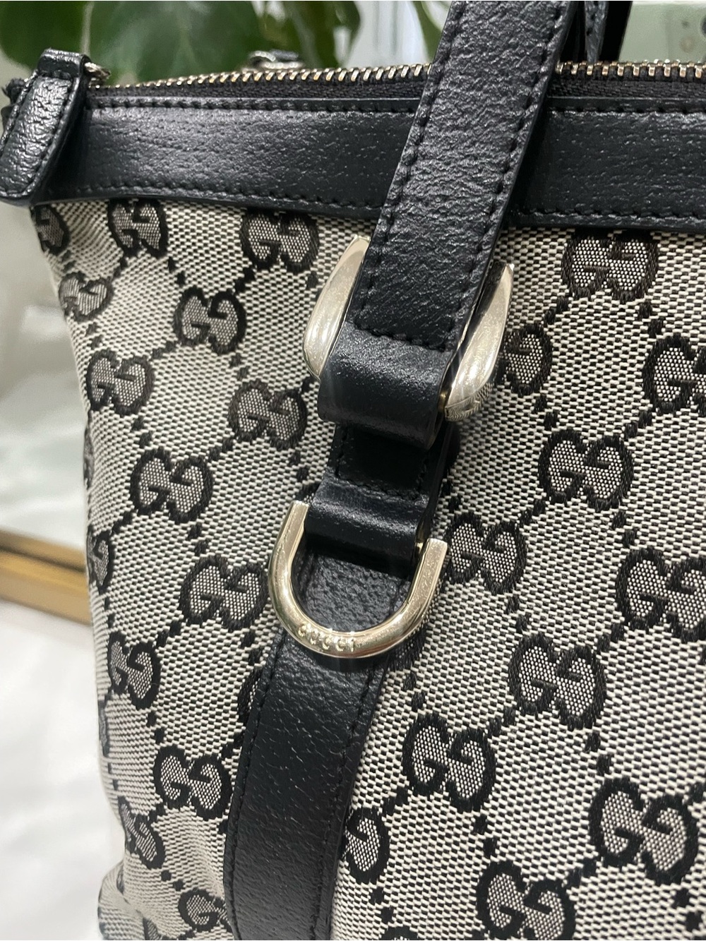 Gucci Black & Beige GG Canvas Tote Bag - Picture 3 of 16